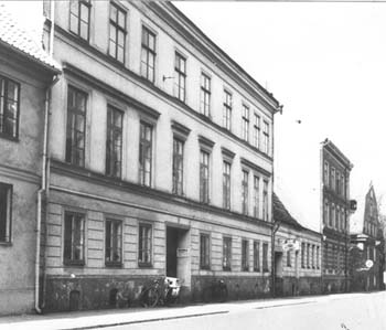 Trevåningshuset närmast, Östra Storgatan, Kristianstad. 1954.
