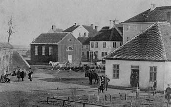militär gymnastikbyggnad därom kassematt med Norreport, senast omkr. 1895.
