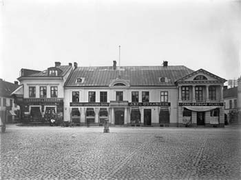Östra Storgatan 57 och 59/Lilla Torg, Kristianstad, omkr. 1920.