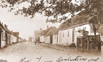 Åhus 558:12. Norregatan, östra sidan, på platsen för nuv. Köpmannagatan, senast 1906.