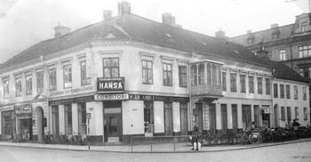 Allön 1. Västra Storgatan 16 - Nya Boulevarden 6A och 6B, 1940-talet. (RM)