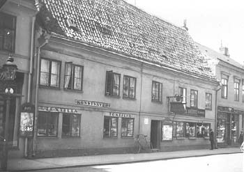 Allön 2. Västra Storgatan 18, senast omkr. 1930. (RM)