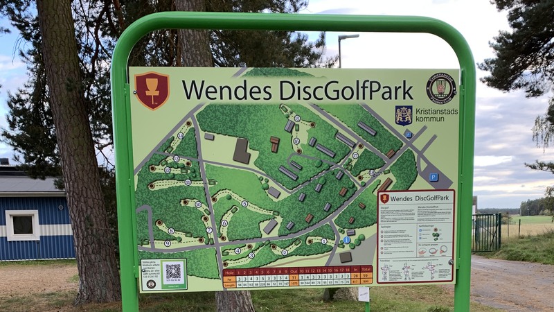 Skylten som visar discgolfbanan på Wendesområdet. 