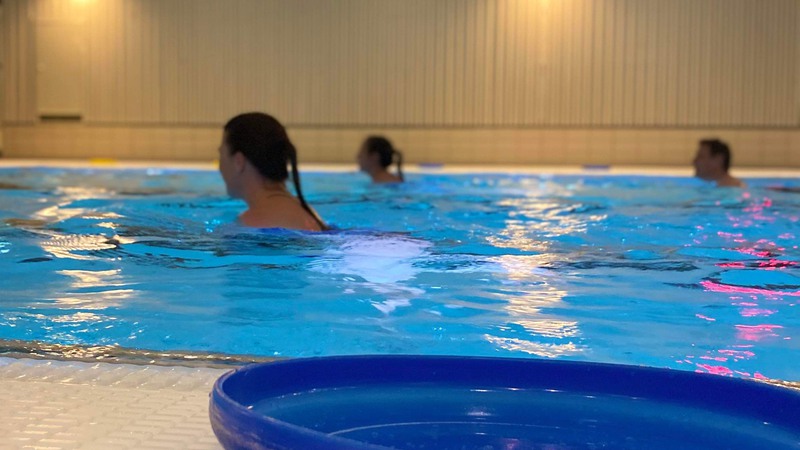 Aqua Run, vattenträning, pågår på Kristianstads badrike
