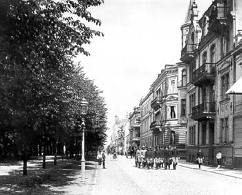 Artilleristen 7. Hörnhuset t.h., Västra Boulevarden 39, ev. 1910-talet. (RM)