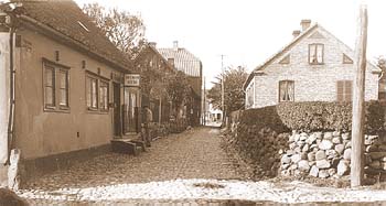 Bagaren 8. Huset närmast t.v., Västra Hamngatan 5, trol. senast första hälften 1920-talet. (SAG)