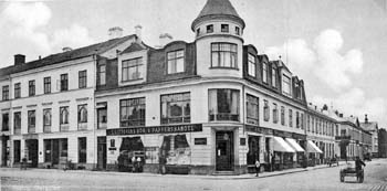 Döbelnsgatan 6 och 8/Lilla Torg - Västra Storgatan 43, tidigast omkr. 1910