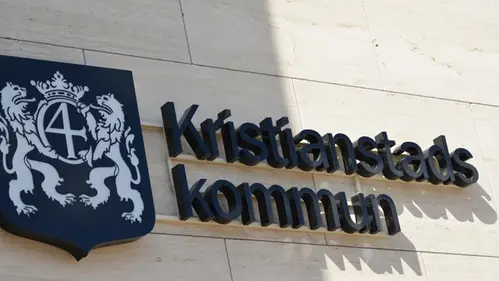 Fasadskylt Kristianstads kommun på Rådhus Skåne