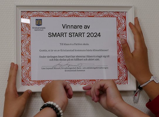 Elever i 6A på Färlövs skola fick diplom för vinnande klass i Smart start.