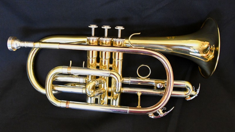 Som nybörjare på trumpet börjar du spela på en kornett eftersom denna är mindre och lättare. 